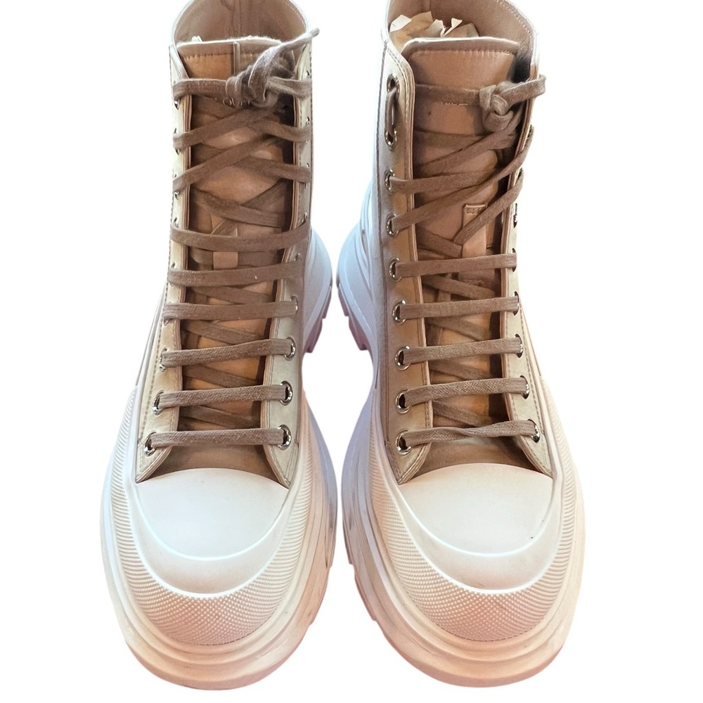 Alexander McQueen Tread Slick boots, featuring a distinct leather. size 41 J